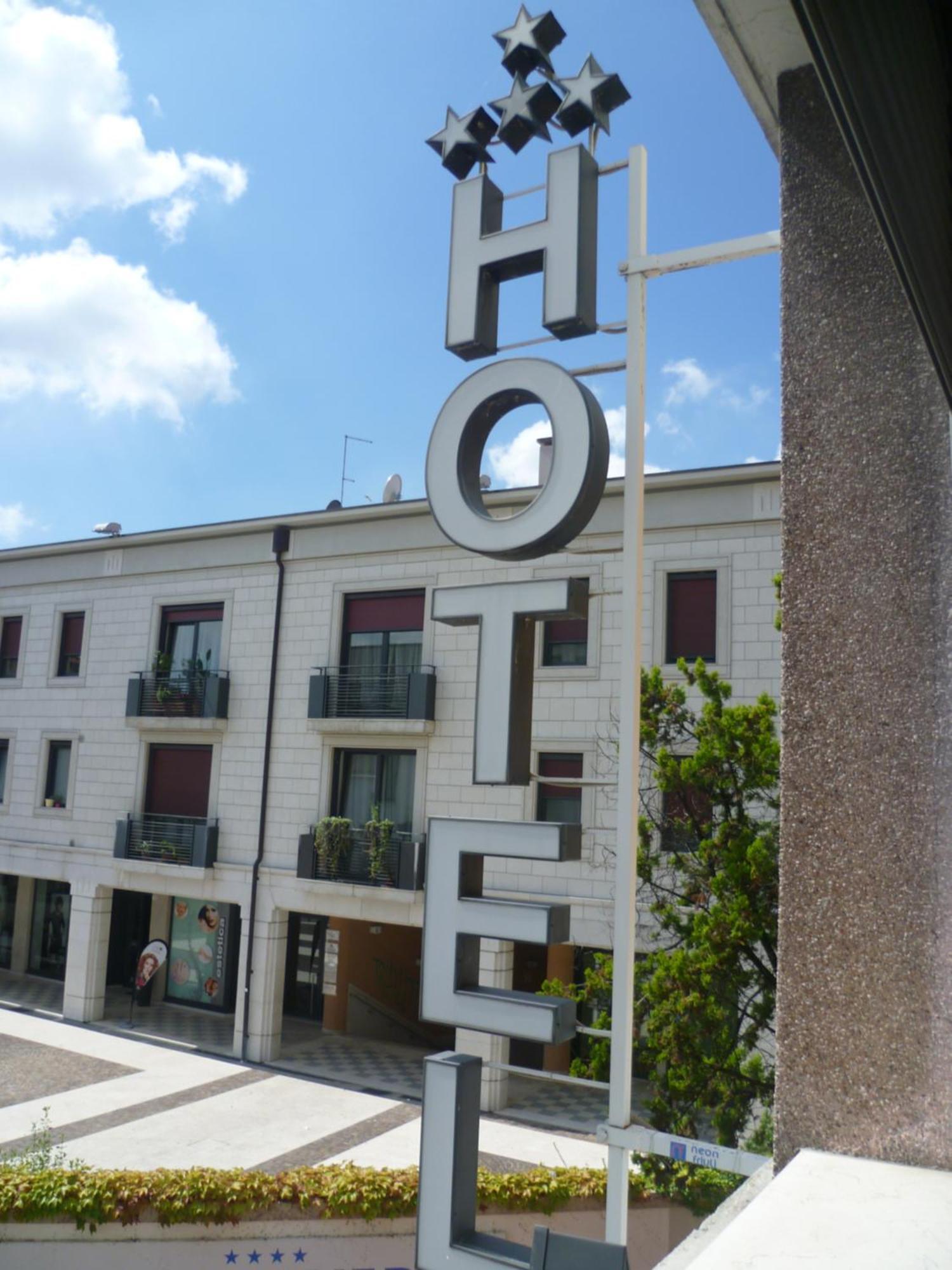 Hotel Minerva Pordenone Exteriér fotografie